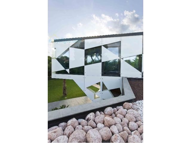 5 bedroom Villa for sale in Sitges with pool - € 5,950,000 (Ref: 8091529)