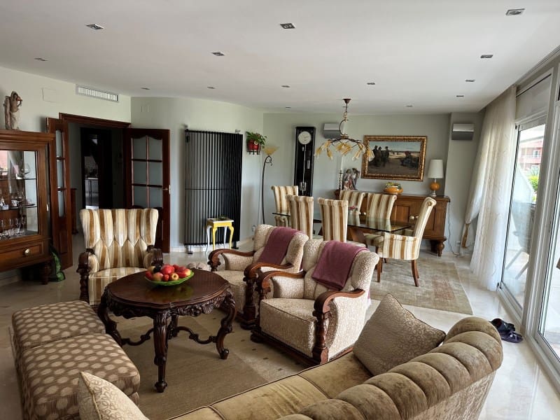 4 bedroom Apartment for sale in Sitges with garage - € 1,900,000 (Ref: 8583006)