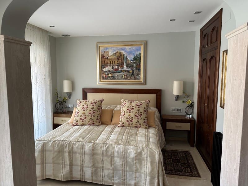 4 bedroom Apartment for sale in Sitges with garage - € 1,900,000 (Ref: 8583006)