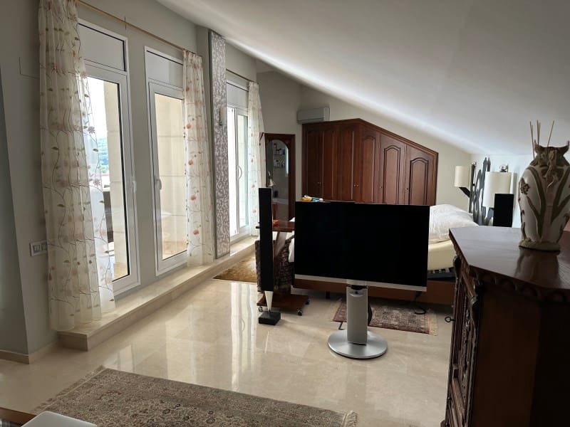 4 bedroom Apartment for sale in Sitges with garage - € 1,900,000 (Ref: 8583006)