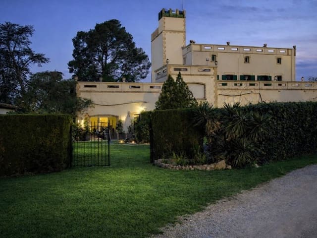 Maalaistalo myytävänä paikassa Llorenç del Penedès mukana 
autotalli - 2 700 000 € (Ref: 9957606)
