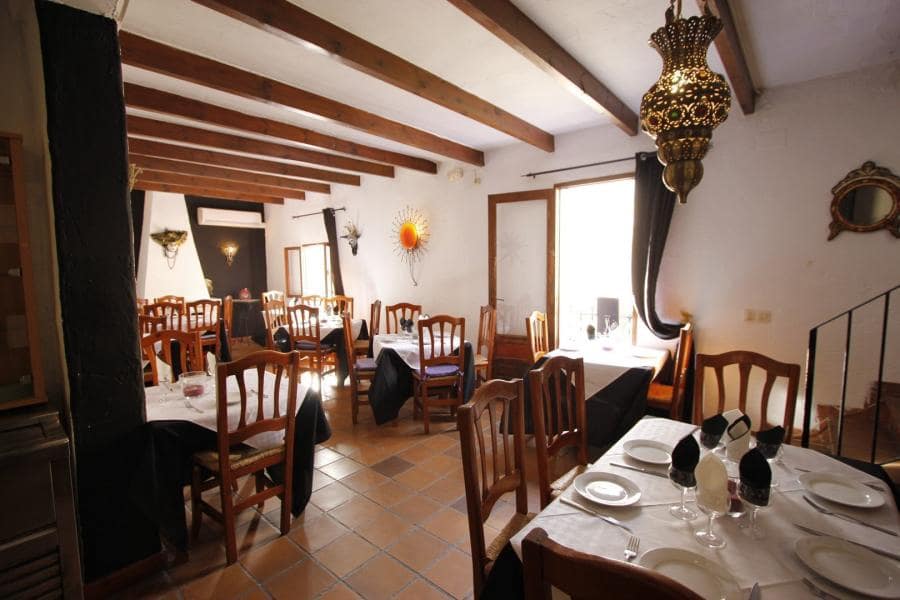 Kommersiell til salgs i Calpe / Calp - € 420 000 (Ref: 7377471)