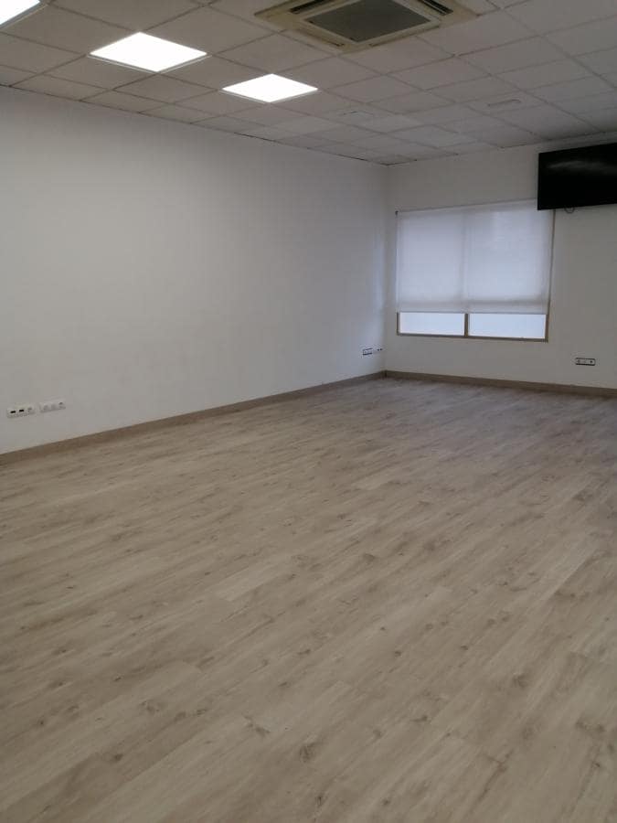 Commercial for sale in Calpe / Calp - € 185,000 (Ref: 8727802)