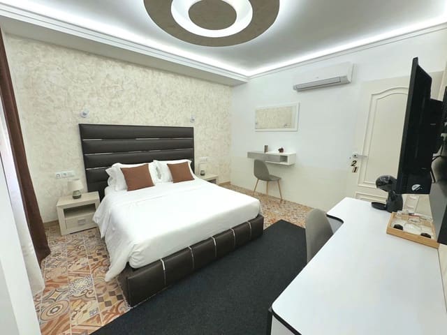 8 quarto Hotel para venda em Pueblo, Calpe / Calp - 995 000 € (Ref: 10054376)