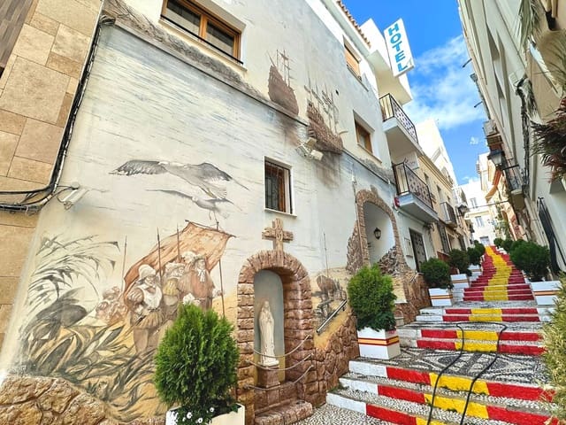 8 quarto Hotel para venda em Pueblo, Calpe / Calp - 995 000 € (Ref: 10054376)