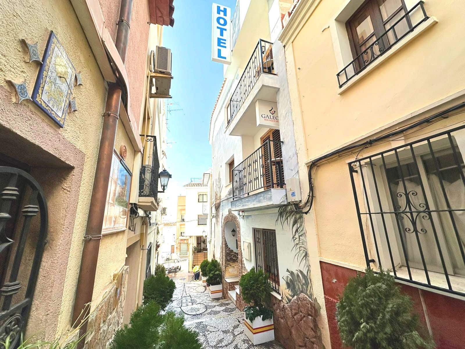 8 quarto Hotel para venda em Calpe / Calp - 995 000 € (Ref: 10054376)