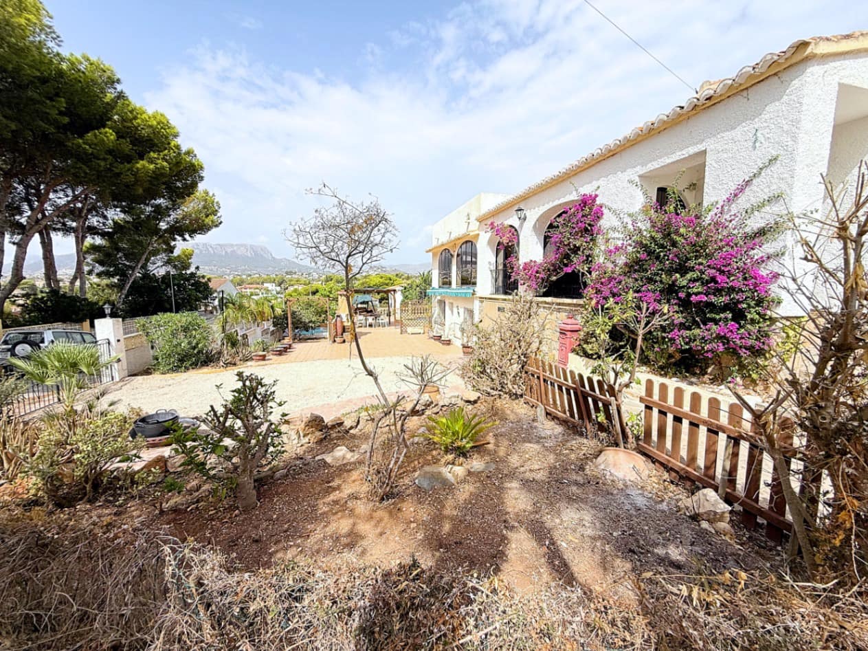 4 chambre Villa/Maison à vendre à Calpe / Calp avec piscine garage - 550 000 € (Ref: 10054396)