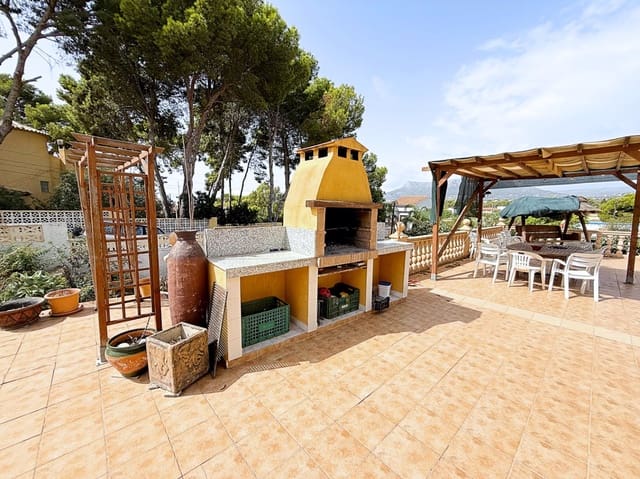 4 chambre Villa/Maison à vendre à Calpe / Calp avec piscine garage - 550 000 € (Ref: 10054396)
