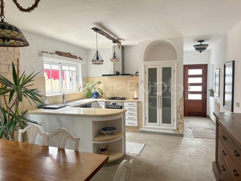 2 bedroom Villa for sale in Los Cocoteros with garage - € 1,150,000 (Ref: 10132758)
