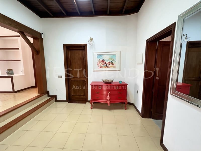 2 bedroom Villa for sale in Los Cocoteros with garage - € 1,150,000 (Ref: 10132758)