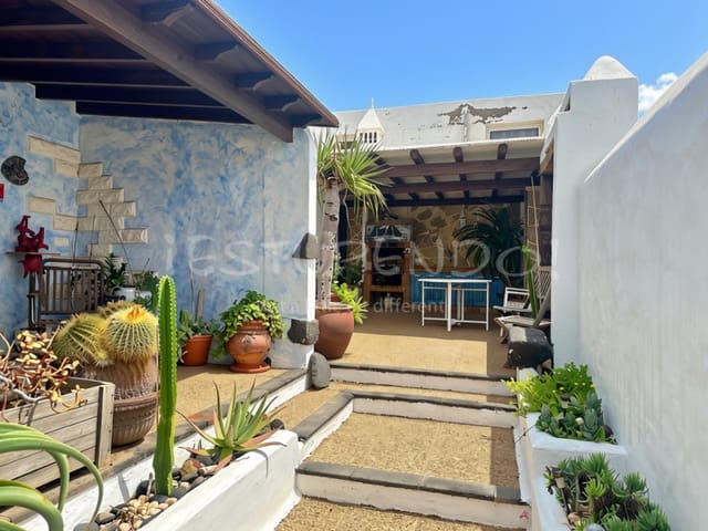 2 bedroom Villa for sale in Los Cocoteros, Teguise with garage - € 1,150,000 (Ref: 10132758)