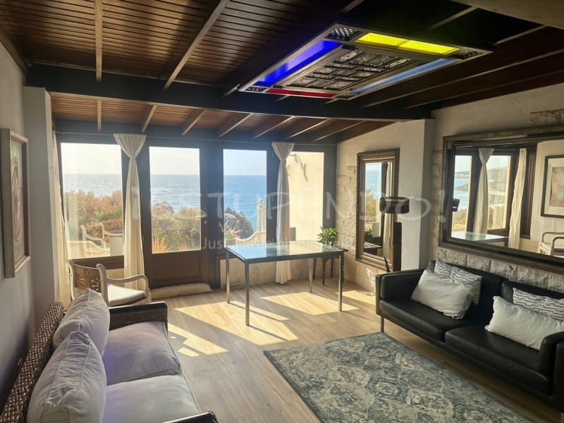 2 bedroom Villa for sale in Los Cocoteros with garage - € 1,150,000 (Ref: 10132758)