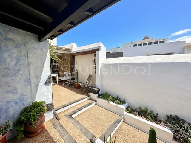 2 bedroom Villa for sale in Los Cocoteros, Teguise with garage - € 1,150,000 (Ref: 10132758)