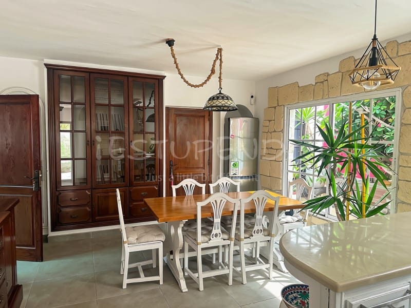 2 bedroom Villa for sale in Los Cocoteros with garage - € 1,150,000 (Ref: 10132758)