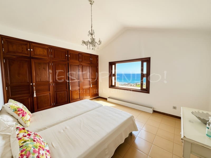 2 bedroom Villa for sale in Los Cocoteros with garage - € 1,150,000 (Ref: 10132758)