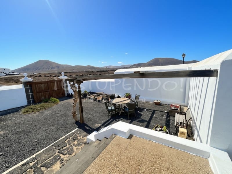 2 bedroom Villa for sale in Los Cocoteros with garage - € 1,150,000 (Ref: 10132758)