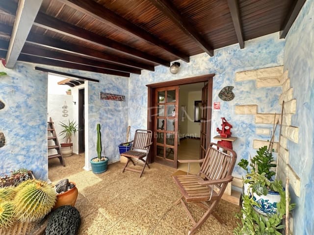 2 bedroom Villa for sale in Los Cocoteros, Teguise with garage - € 1,150,000 (Ref: 10132758)