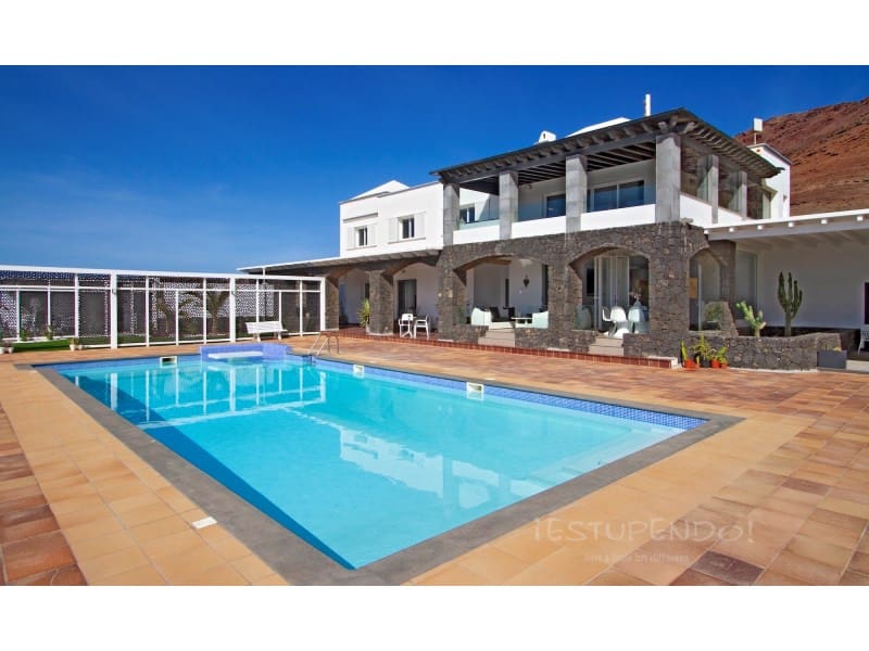 7 bedroom Villa for sale in Playa Blanca - € 2,800,000 (Ref: 6842928)