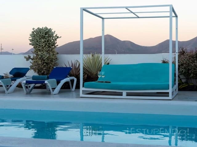 3 chambre Villa/Maison à vendre à Playa Blanca, Yaiza avec piscine - 580 000 € (Ref: 7024299)