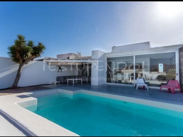 3 makuuhuone Huvila myytävänä paikassa Playa Blanca, Yaiza mukana uima-altaan - 580 000 € (Ref: 7024299)