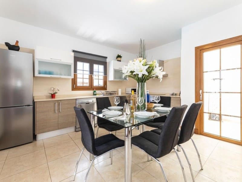 4 slaapkamer Villa te koop in Costa Teguise - € 670.000 (Ref: 7552188)