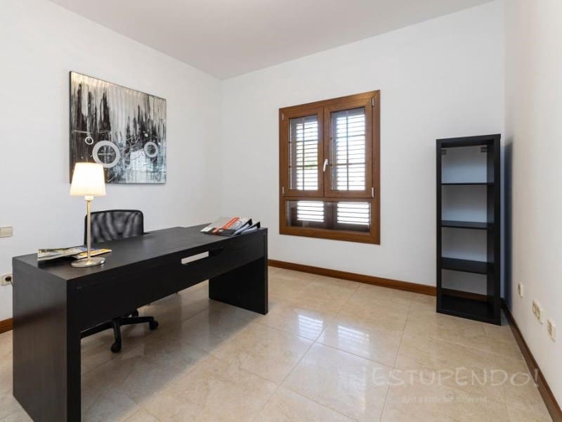 4 slaapkamer Villa te koop in Costa Teguise - € 670.000 (Ref: 7552188)