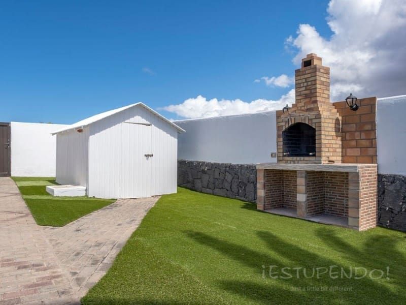 4 bedroom Villa for sale in Playa Blanca - € 485,000 (Ref: 8348083)