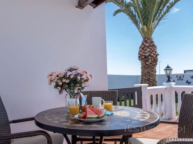 4 bedroom Villa for sale in Playa Blanca, Yaiza - € 485,000 (Ref: 8348083)