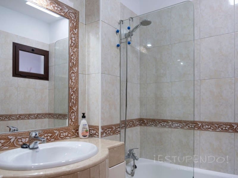 4 bedroom Villa for sale in Playa Blanca - € 485,000 (Ref: 8348083)