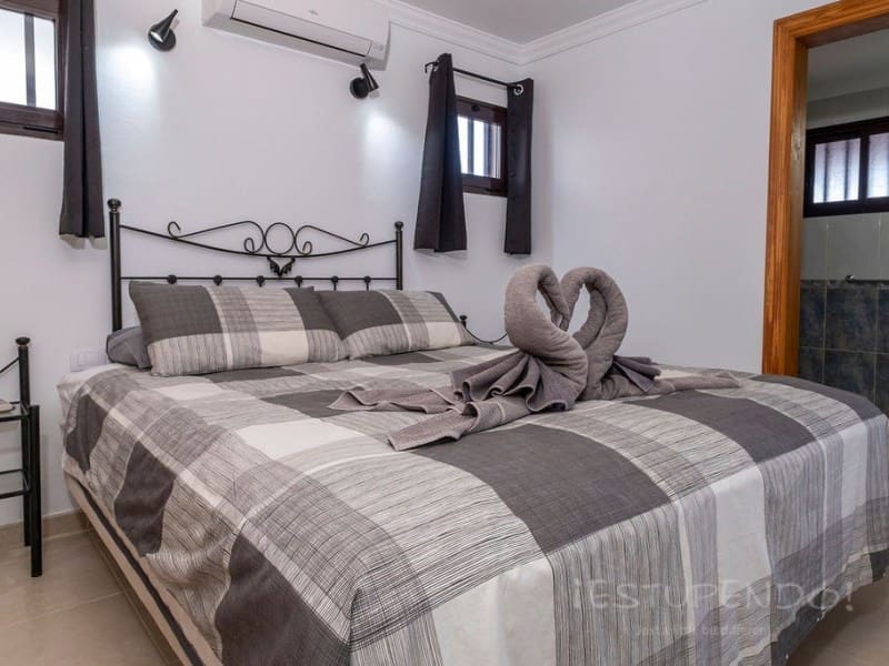 4 bedroom Villa for sale in Playa Blanca - € 485,000 (Ref: 8348083)