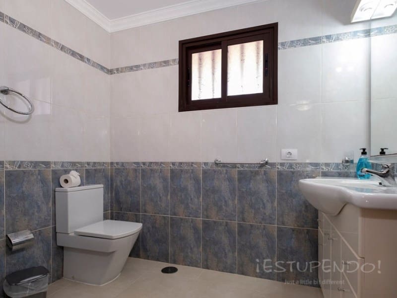 4 bedroom Villa for sale in Playa Blanca - € 485,000 (Ref: 8348083)