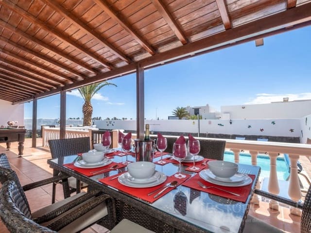 4 bedroom Villa for sale in Playa Blanca, Yaiza - € 485,000 (Ref: 8348083)