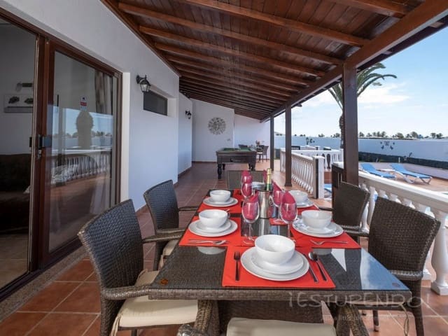 4 bedroom Villa for sale in Playa Blanca, Yaiza - € 485,000 (Ref: 8348083)