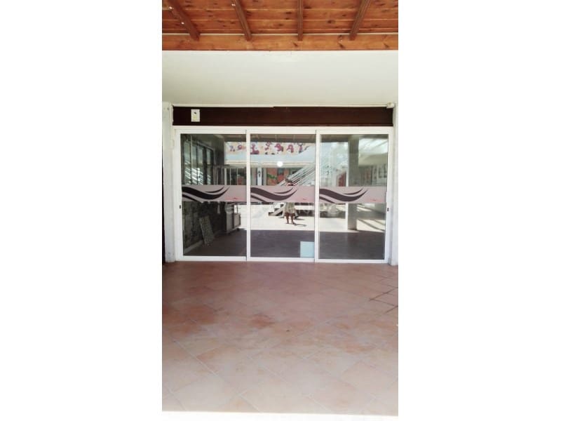 Commercieel te koop in Playa Blanca - € 210.000 (Ref: 8377878)