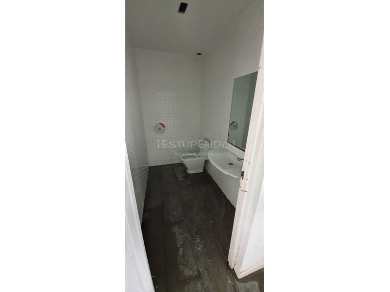 Commercieel te koop in Playa Blanca - € 210.000 (Ref: 8377878)