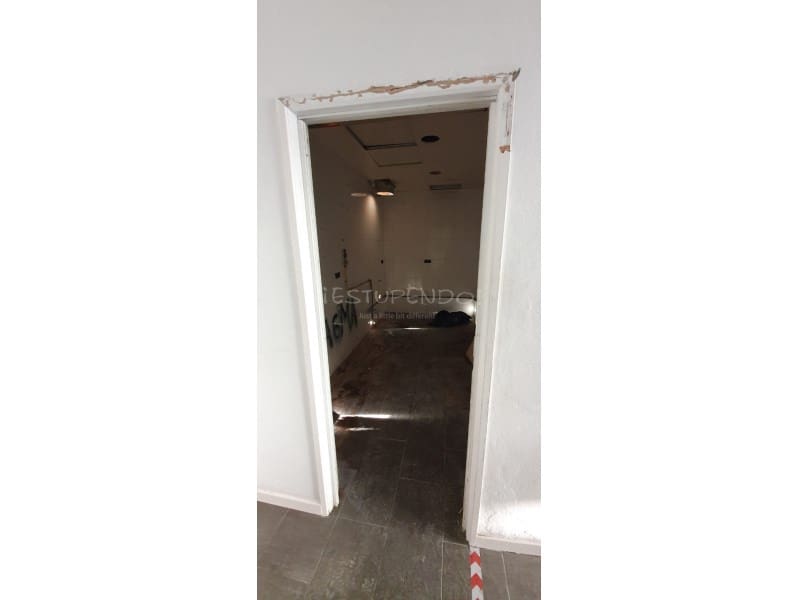 Commercieel te koop in Playa Blanca - € 210.000 (Ref: 8377878)