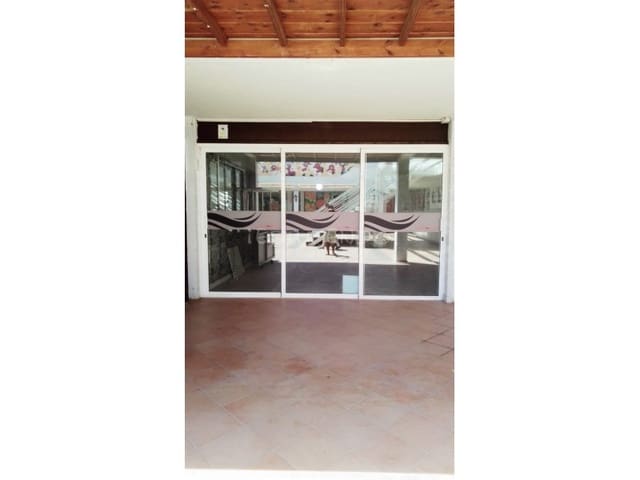 Commercial for sale in Playa Blanca, Yaiza - € 210,000 (Ref: 8377878)