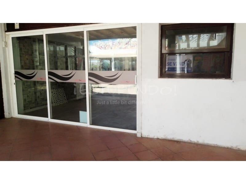 Commercieel te koop in Playa Blanca - € 210.000 (Ref: 8377878)