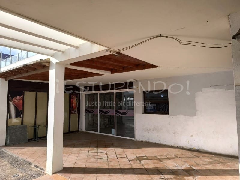 Commercieel te koop in Playa Blanca - € 210.000 (Ref: 8377878)
