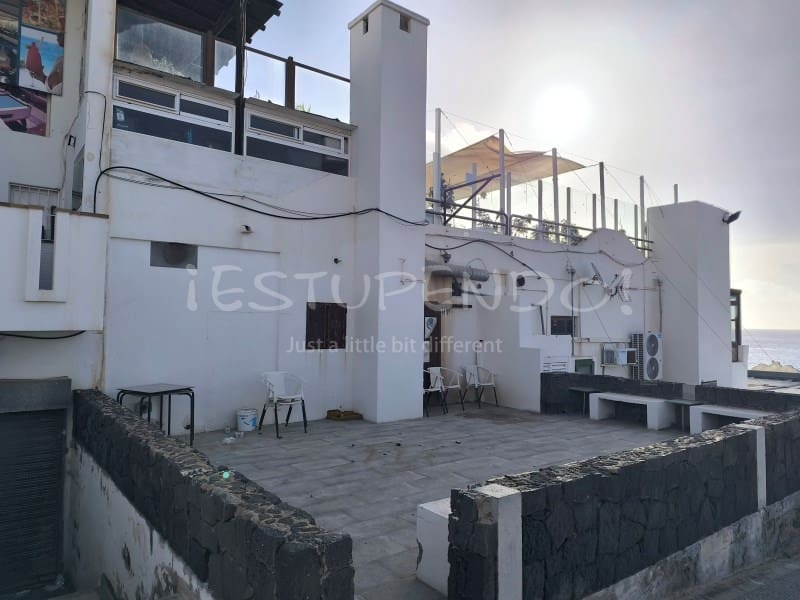 Commercieel te koop in Playa Blanca - € 210.000 (Ref: 8377878)