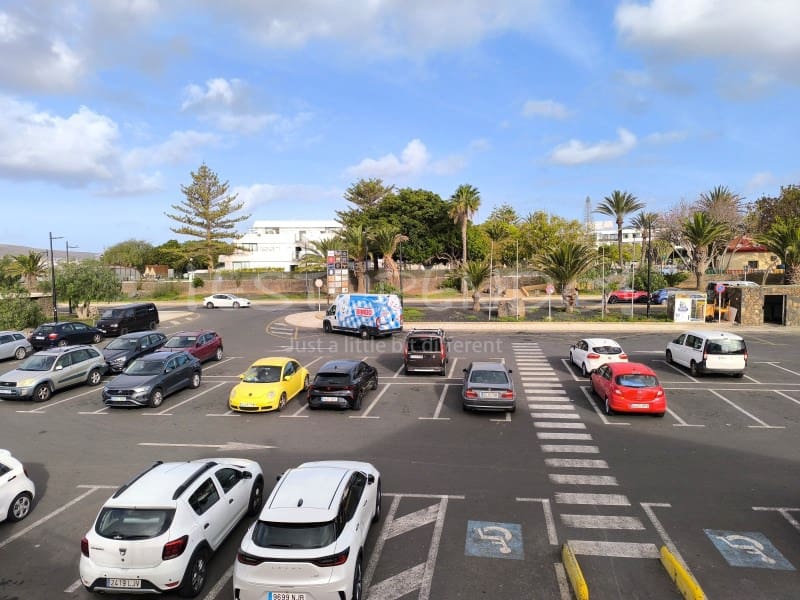 Commercieel te koop in Playa Blanca - € 210.000 (Ref: 8377878)