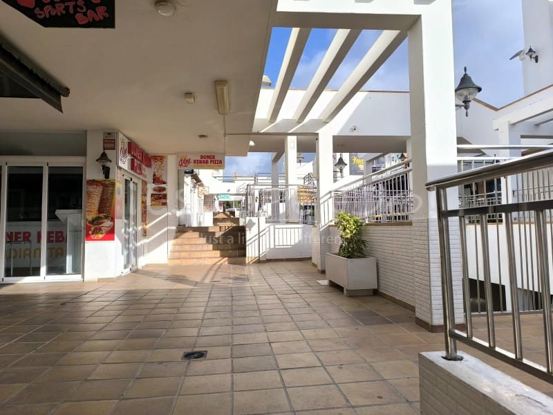 Commercieel te koop in Playa Blanca - € 210.000 (Ref: 8377878)