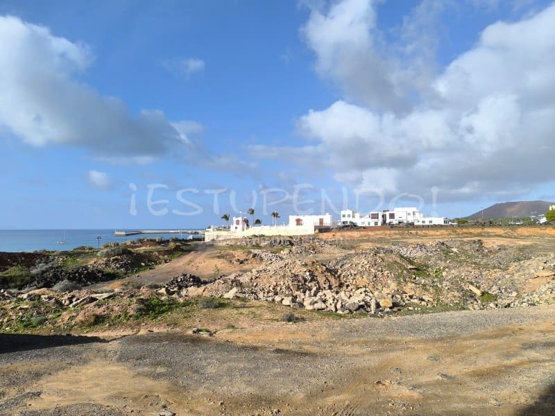 Commercieel te koop in Playa Blanca - € 210.000 (Ref: 8377878)