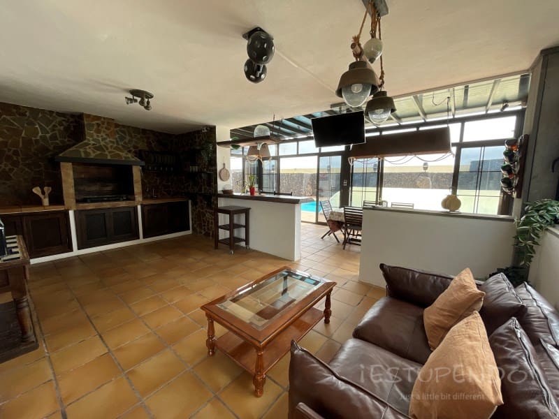 4 chambre Villa/Maison à vendre à Costa Teguise avec garage - 895 000 € (Ref: 8498985)