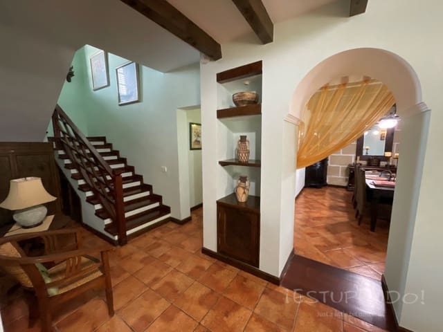 4 soverom Villa til salgs i Costa Teguise, Teguise med garasje - € 895 000 (Ref: 8498985)