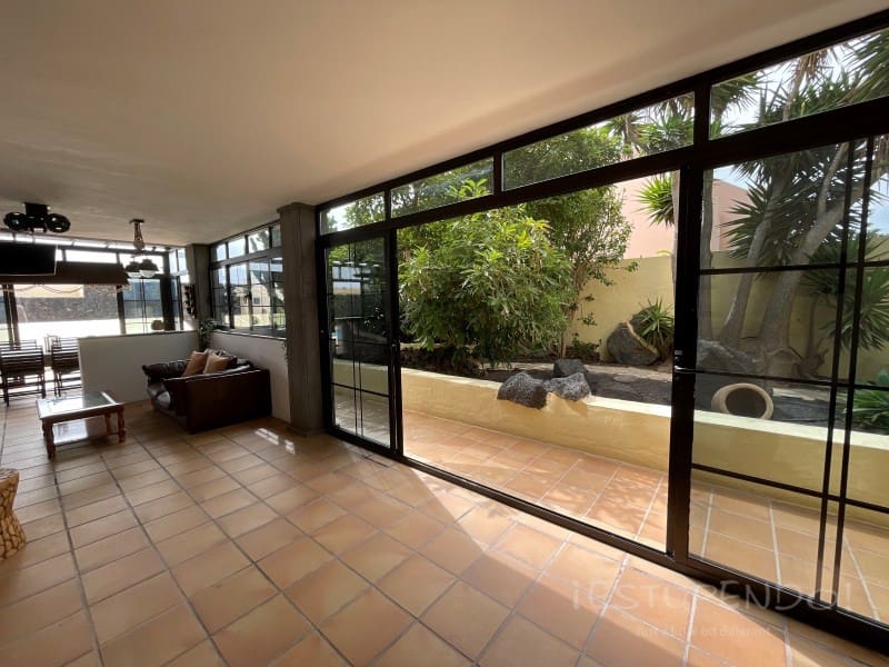 4 chambre Villa/Maison à vendre à Costa Teguise avec garage - 895 000 € (Ref: 8498985)