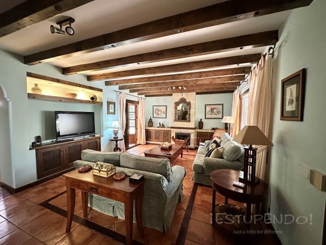 4 soverom Villa til salgs i Costa Teguise, Teguise med garasje - € 895 000 (Ref: 8498985)