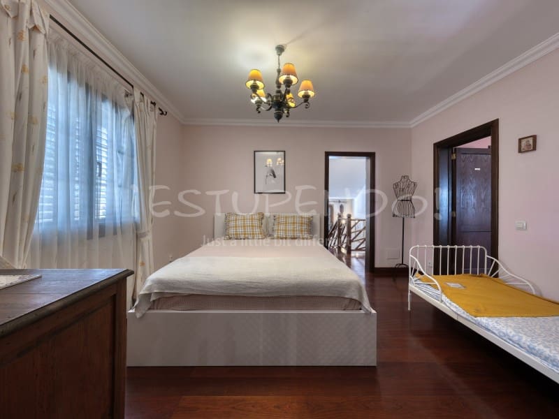 4 bedroom Villa for sale in Costa Teguise with garage - € 895,000 (Ref: 8498985)