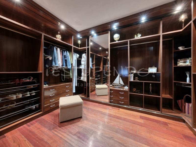 4 bedroom Villa for sale in Costa Teguise with garage - € 895,000 (Ref: 8498985)