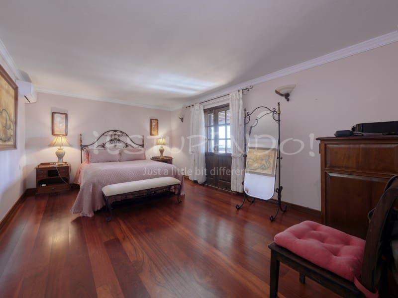 4 bedroom Villa for sale in Costa Teguise with garage - € 895,000 (Ref: 8498985)